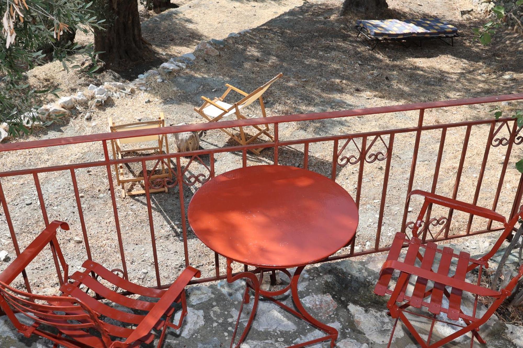 Δωμάτια Κόκκινος Πύργος Plomari Ngoại thất bức ảnh